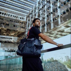 Anil B influenceur voyage français sur Youtube