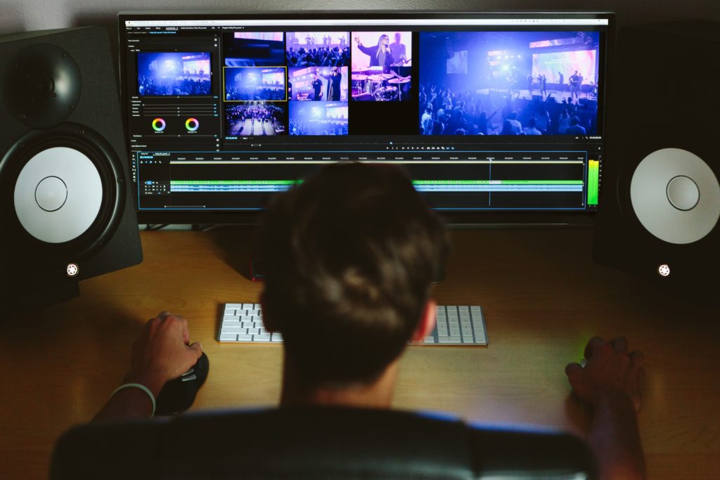 Travail influenceur montage vidéo