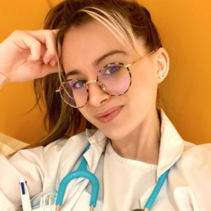 Carla Valette influenceuse medecine tiktok